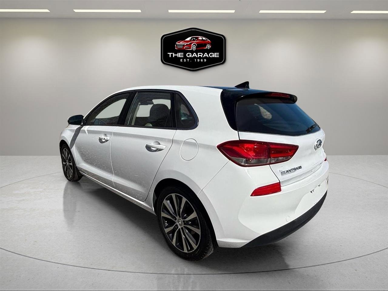 Used 2020 Hyundai Elantra GT w/ Style Package 02 FWD image 2
