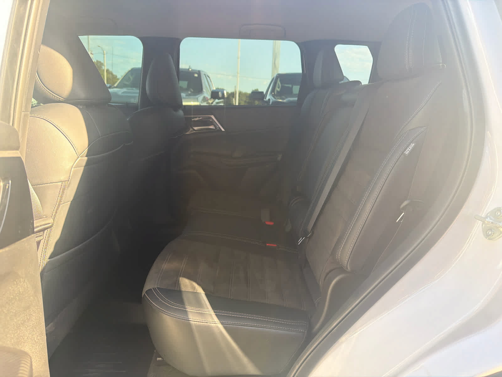 Used 2024 Mitsubishi Outlander SE AWD/4WD image 24