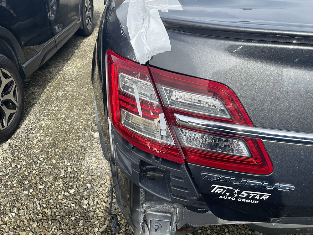 Used 2018 Ford Taurus SEL w/ Equipment Group 201A image 5