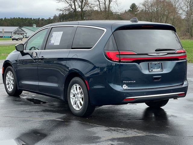 Used 2024 Chrysler Pacifica Touring-L FWD image 10