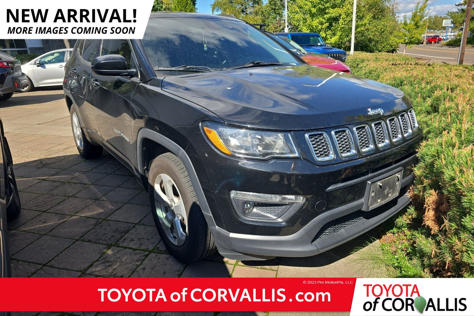 Used 2018 Jeep Compass Latitude w/ Popular Equipment Group AWD/4WD image 1