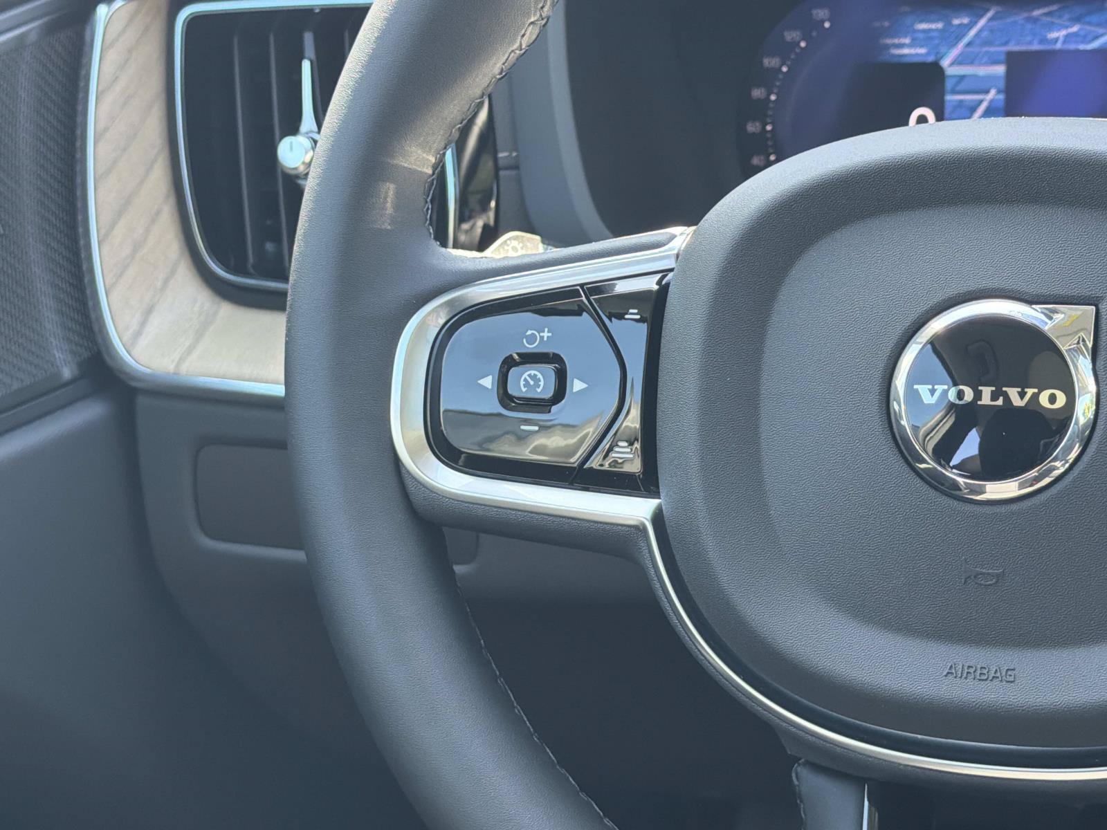 New 2027 Volvo XC60 B5 Ultra AWD/4WD image 8