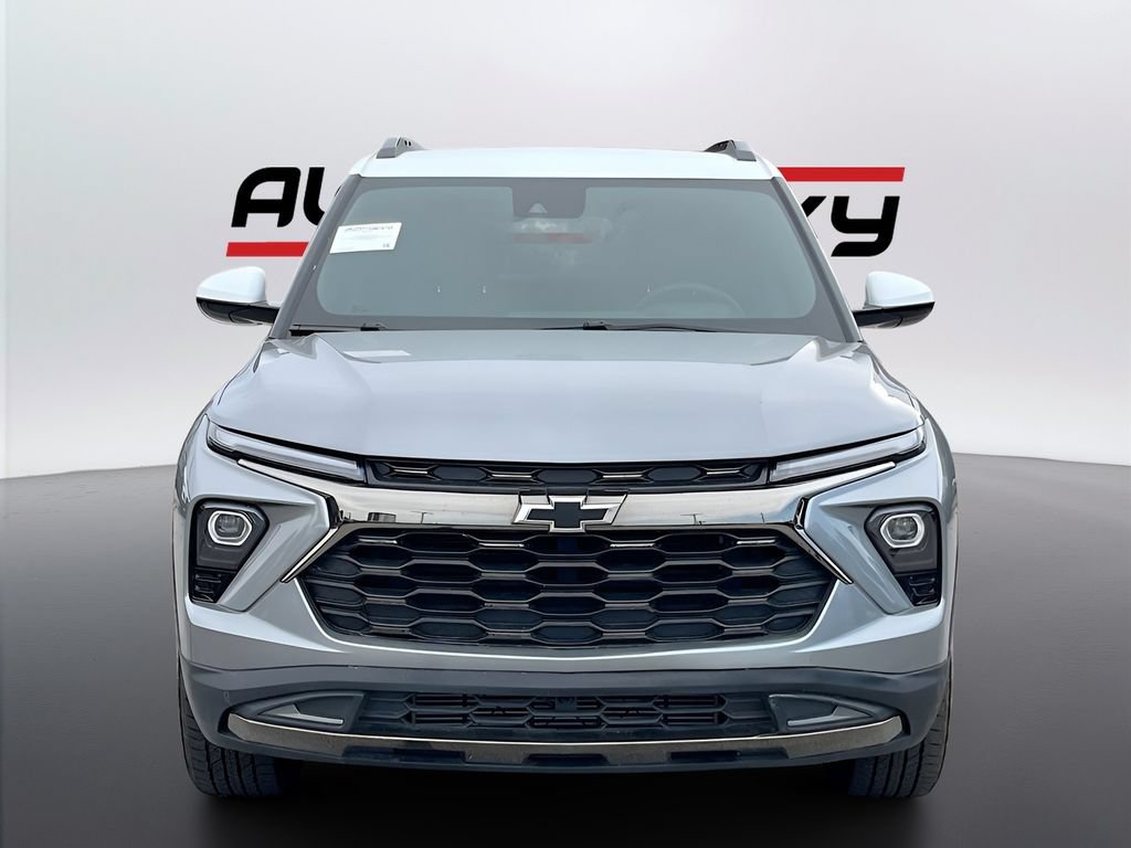 Used 2024 Chevrolet TrailBlazer ACTIV w/ Driver Confidence Package AWD/4WD image 2