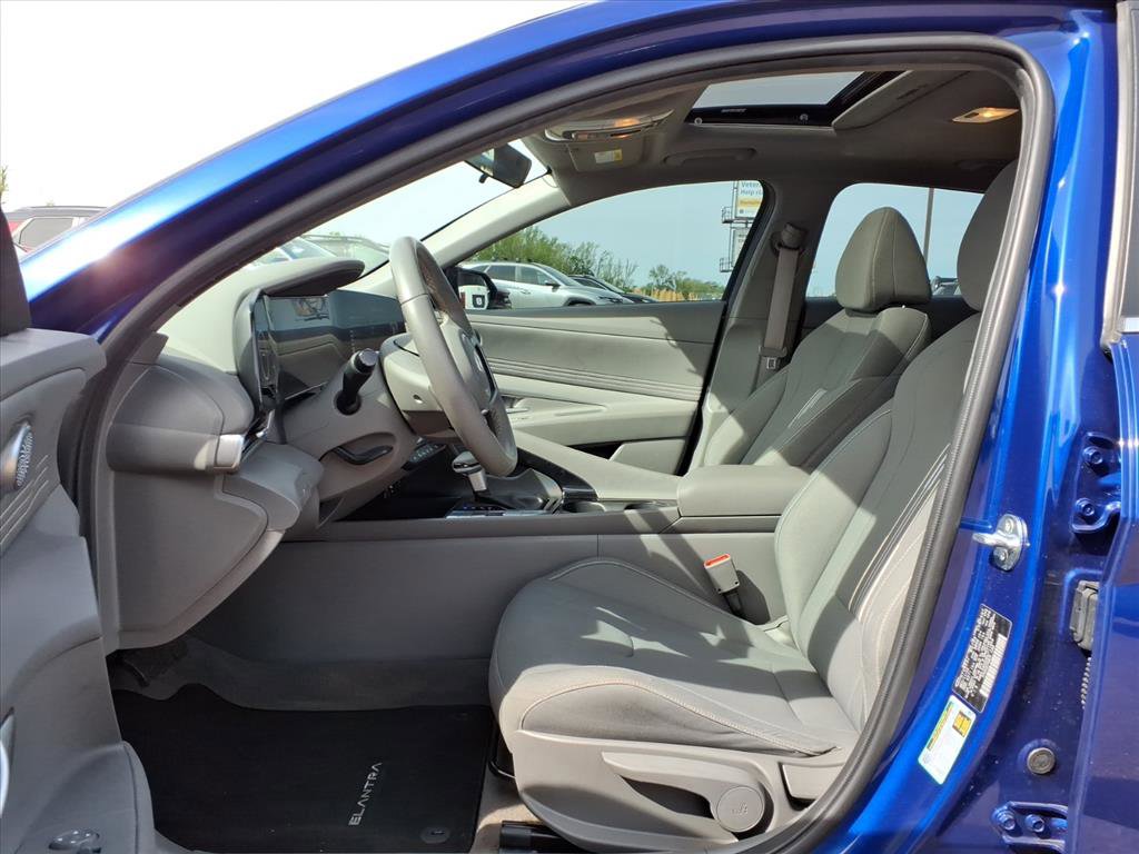 Used 2024 Hyundai Elantra SEL w/ Convenience Package image 16