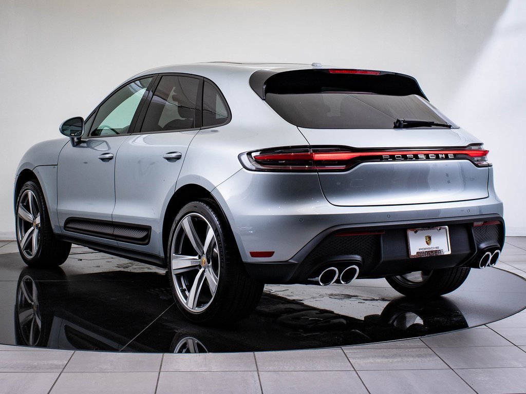 Certified 2025 Porsche Macan image 3