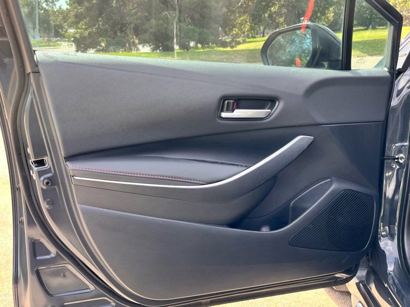 Used 2025 Toyota Corolla SE image 12