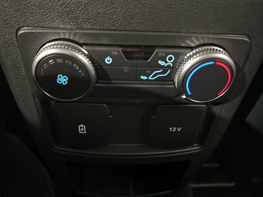 Used 2021 Ford Explorer XLT image 39