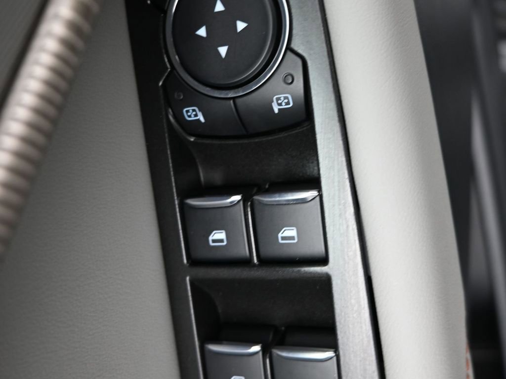 Used 2025 Ford Explorer Active w/ Active Comfort Package image 13