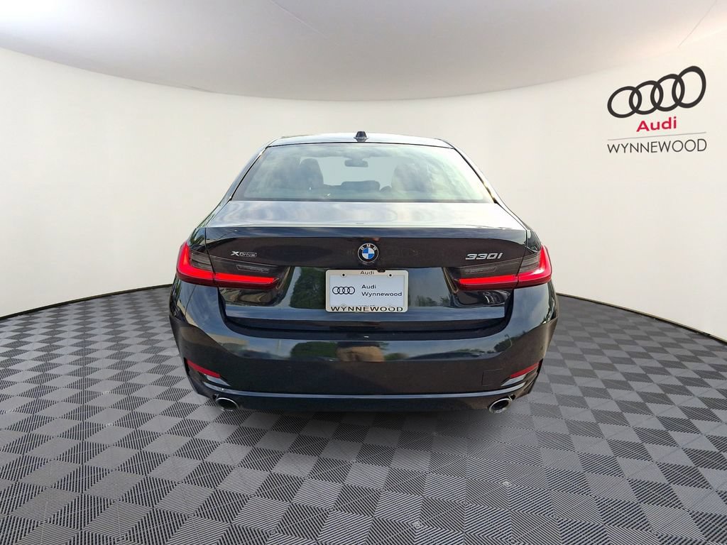 Used 2023 BMW 330i xDrive Sedan w/ Premium Package AWD/4WD image 5