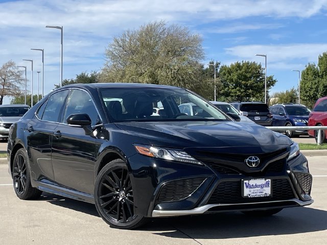 Used 2024 Toyota Camry XSE FWD image 2