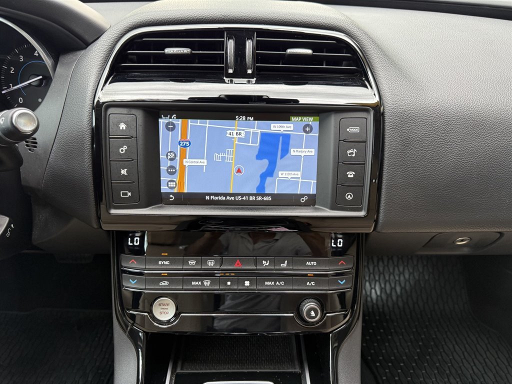 Used 2017 Jaguar XE Premium RWD image 25