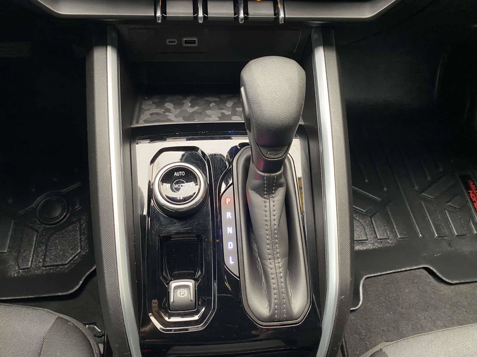 Used 2024 Chevrolet Colorado Trail Boss w/ Advanced Trailering Package AWD/4WD image 25