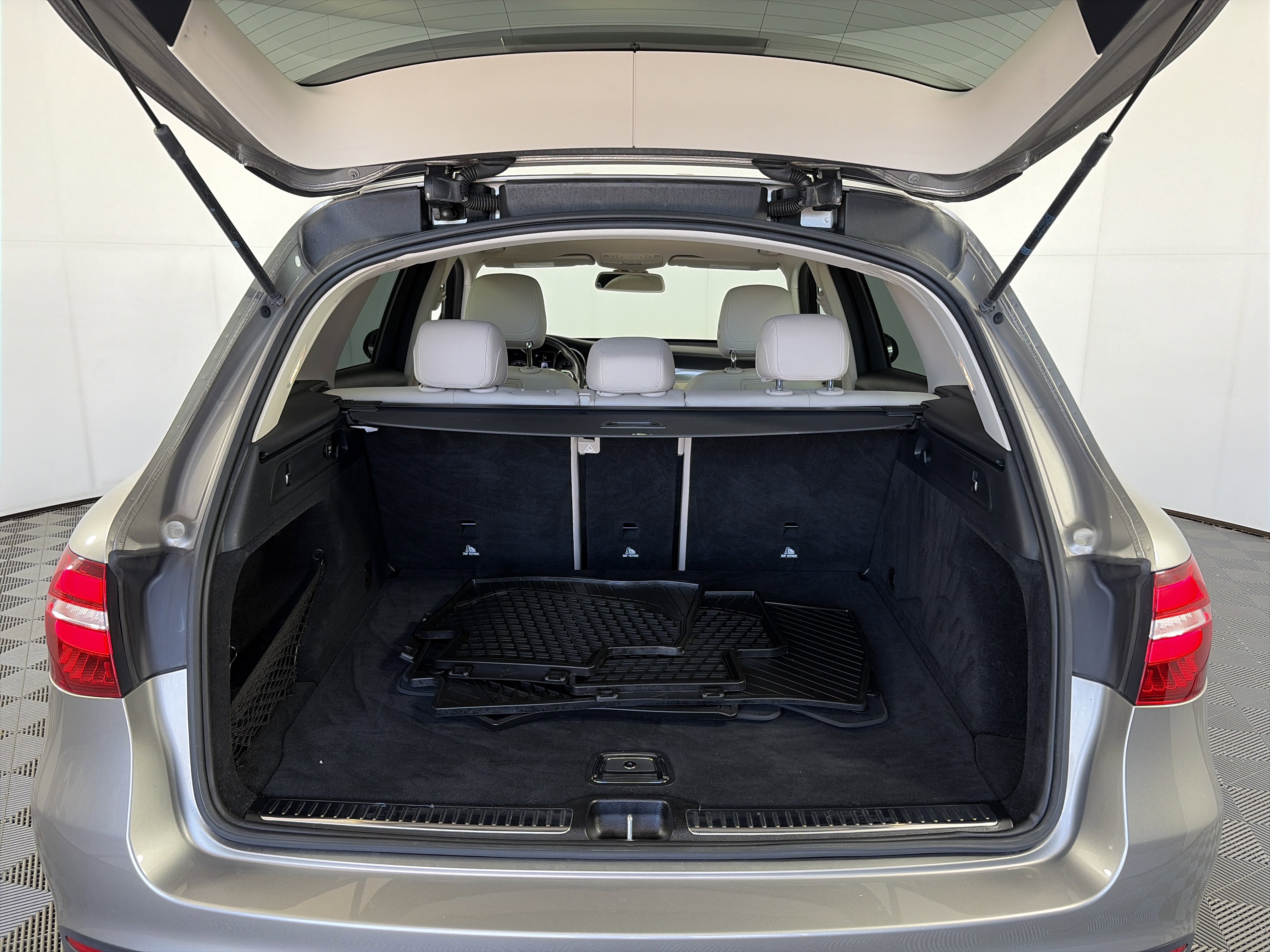 Used 2019 Mercedes-Benz GLC 300 4MATIC image 14