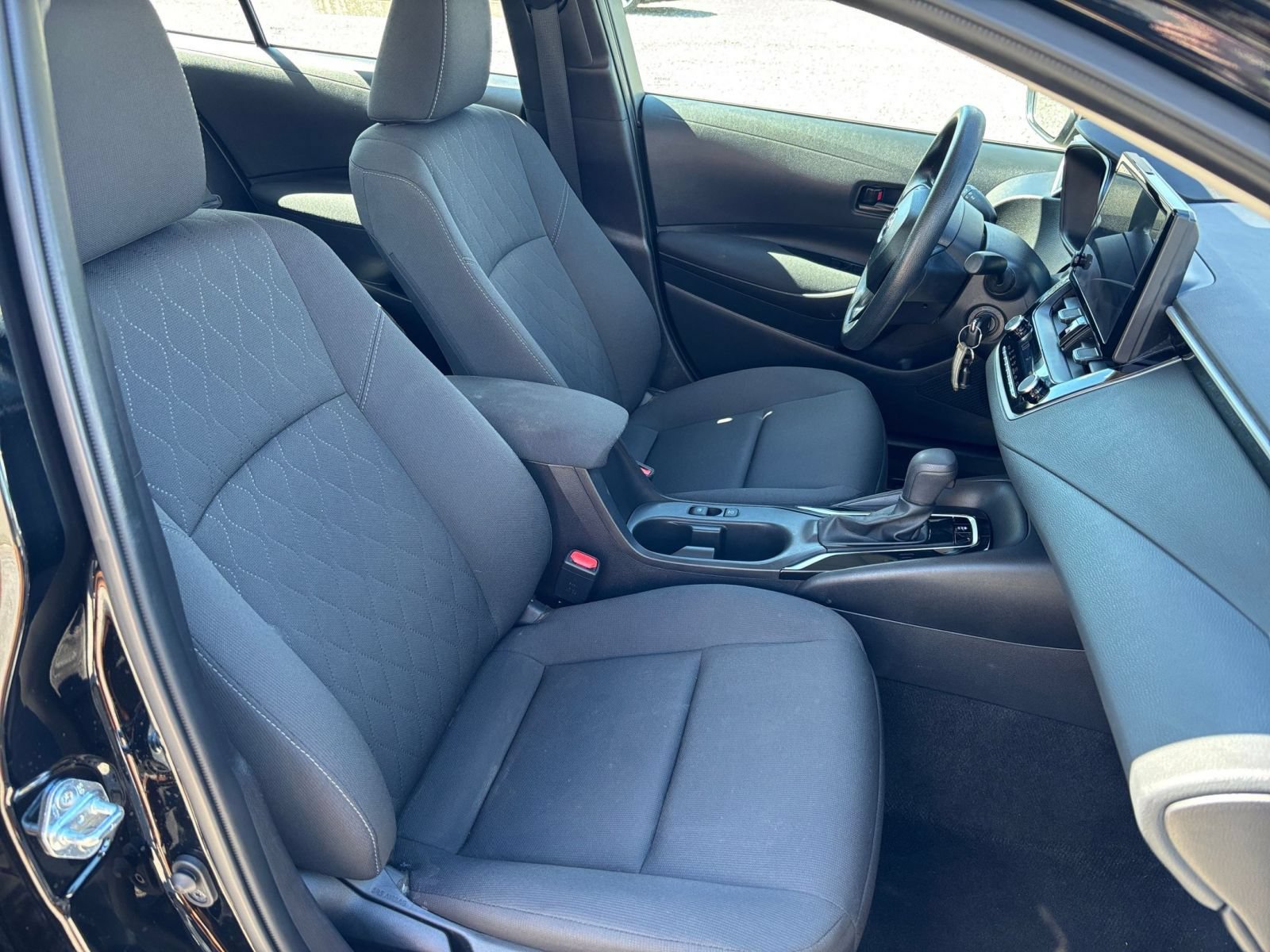 Used 2025 Toyota Corolla LE FWD image 35