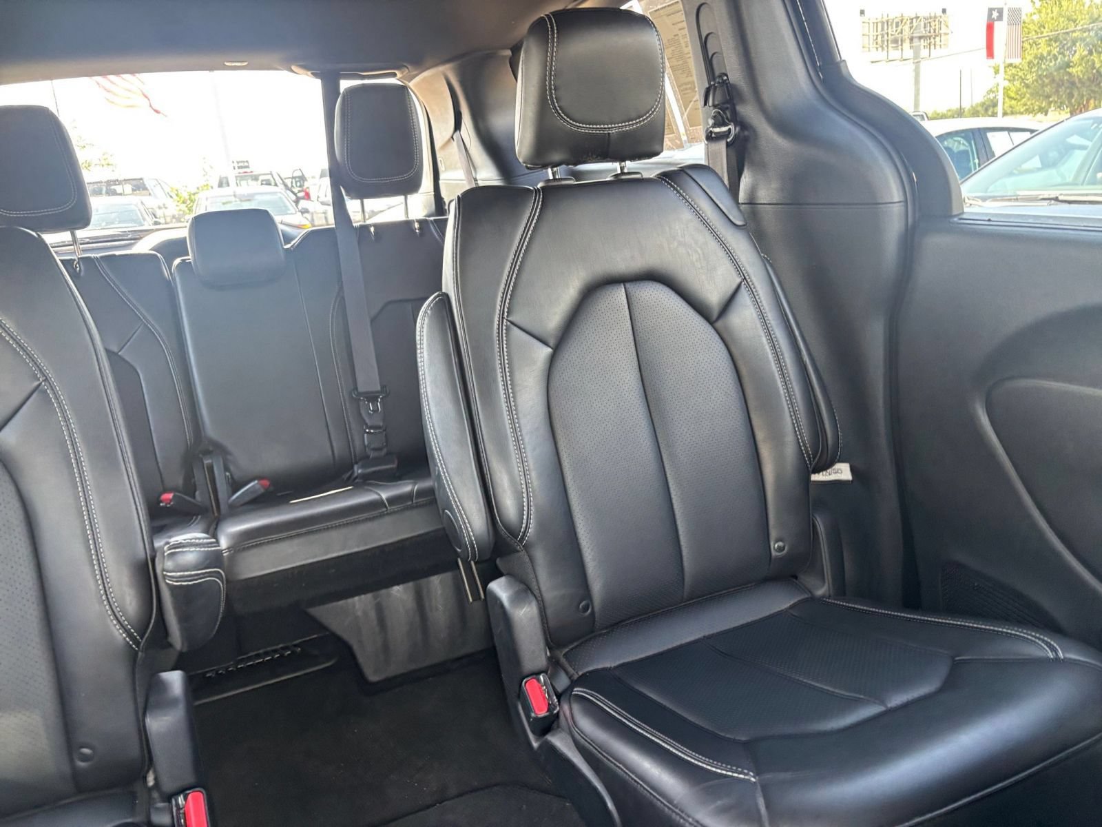 Used 2025 Chrysler Pacifica Select FWD image 39