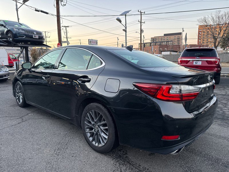 Used 2018 Lexus ES 350 w/ Navigation System Package image 4