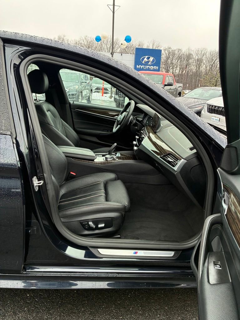 Used 2019 BMW 530i xDrive w/ M Sport Package image 19
