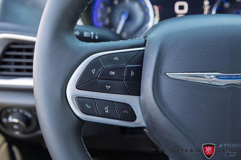 Used 2025 Chrysler Pacifica Select FWD image 23
