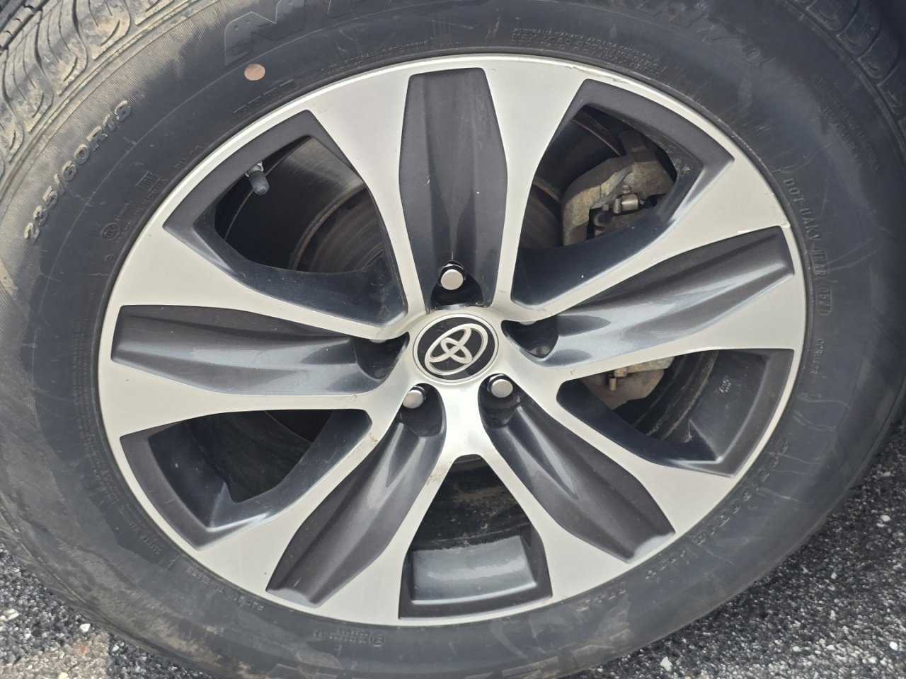 Used 2022 Toyota Highlander XLE FWD image 9