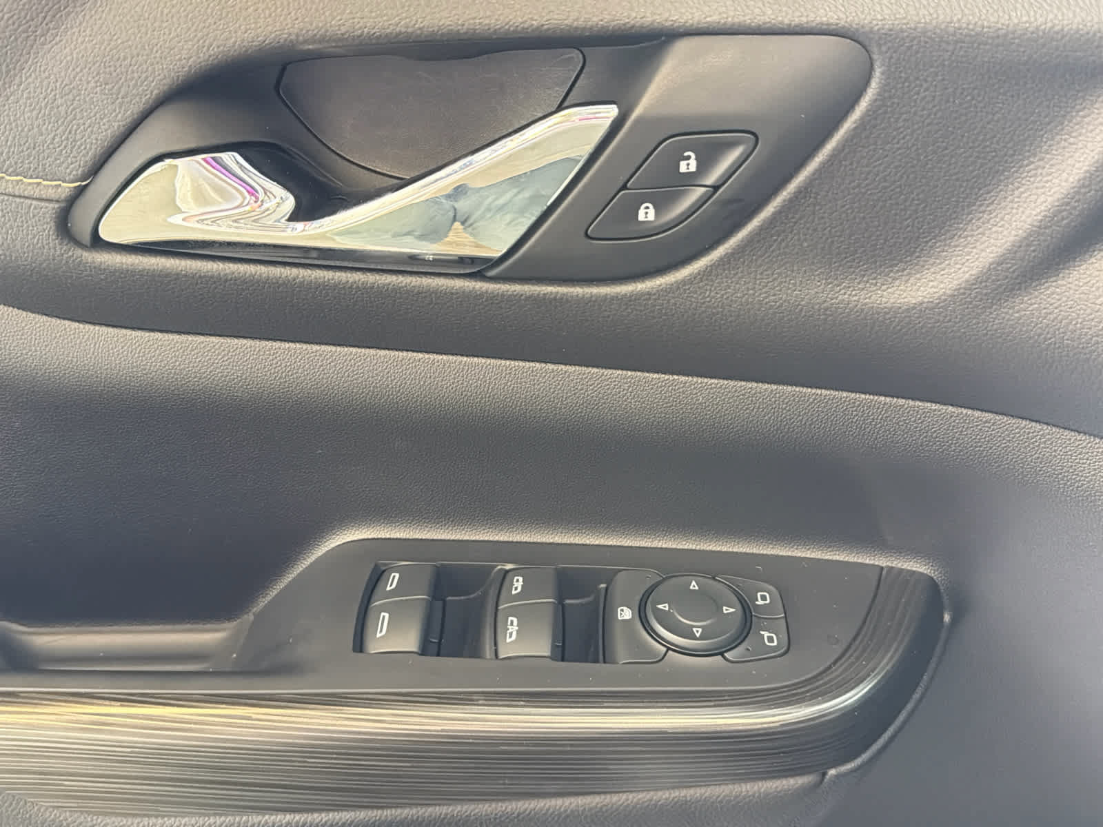 Used 2023 GMC Acadia SLT FWD image 18