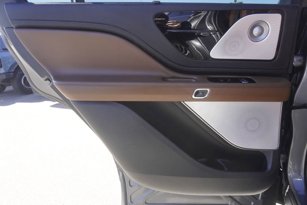 Used 2023 Lincoln Aviator Reserve w/ Equipment Group 201A image 28