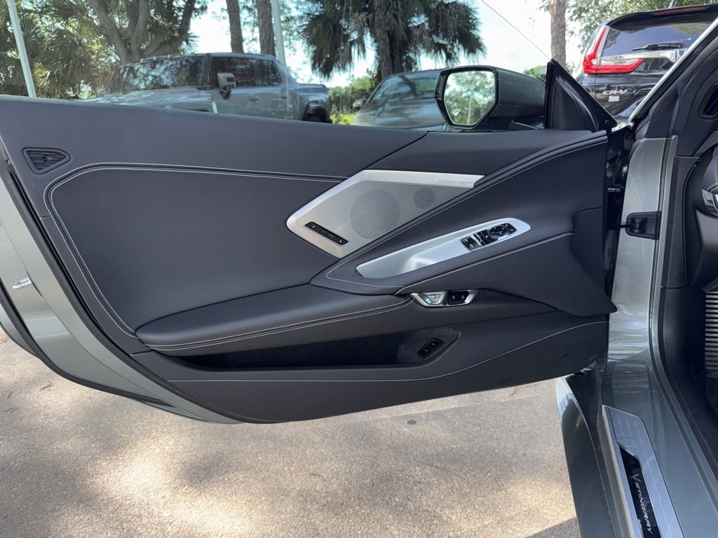 Used 2022 Chevrolet Corvette Stingray Preferred Cpe w/ Z51 Performance Package RWD image 19