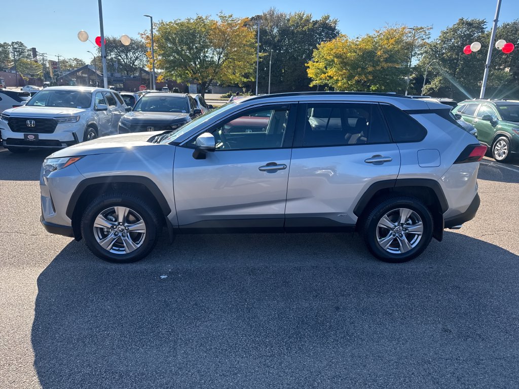 Used 2025 Toyota RAV4 XLE w/ Convenience Package AWD/4WD image 4