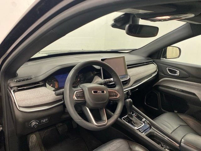 Used 2023 Jeep Compass Latitude w/ Sun and Sound Group AWD/4WD image 8