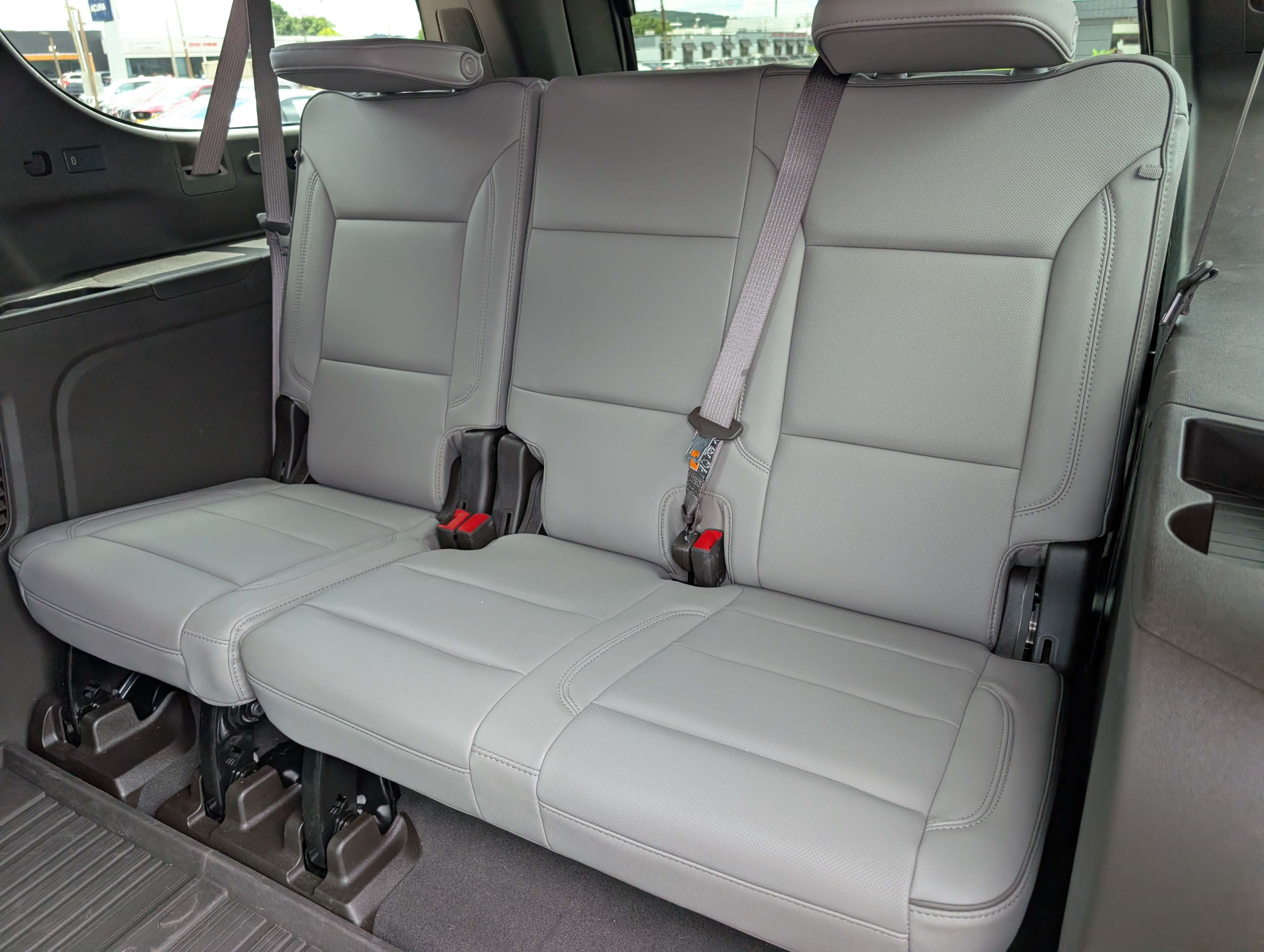 Used 2025 GMC Yukon XL Elevation w/ LPO, Illumination Package AWD/4WD image 12