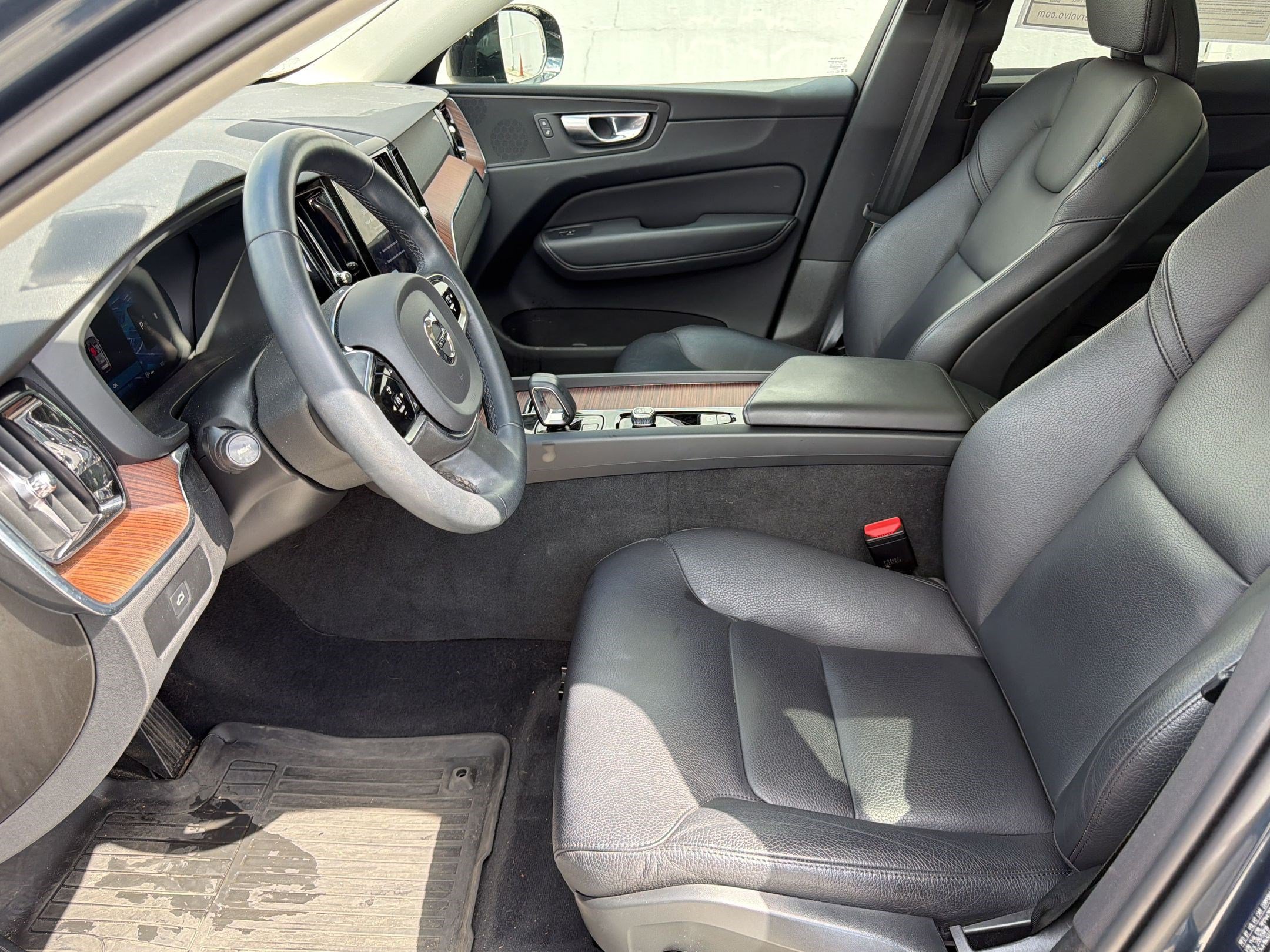 Used 2024 Volvo XC60 B5 Plus w/ Protection Package Premier AWD/4WD image 5