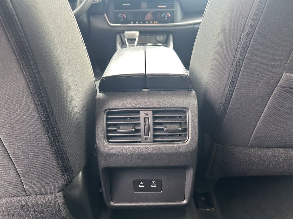 Used 2024 Nissan Rogue SV image 32