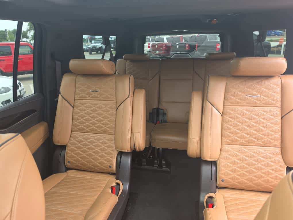 Used 2022 Cadillac Escalade ESV Premium Luxury w/ Performance Package AWD/4WD image 10