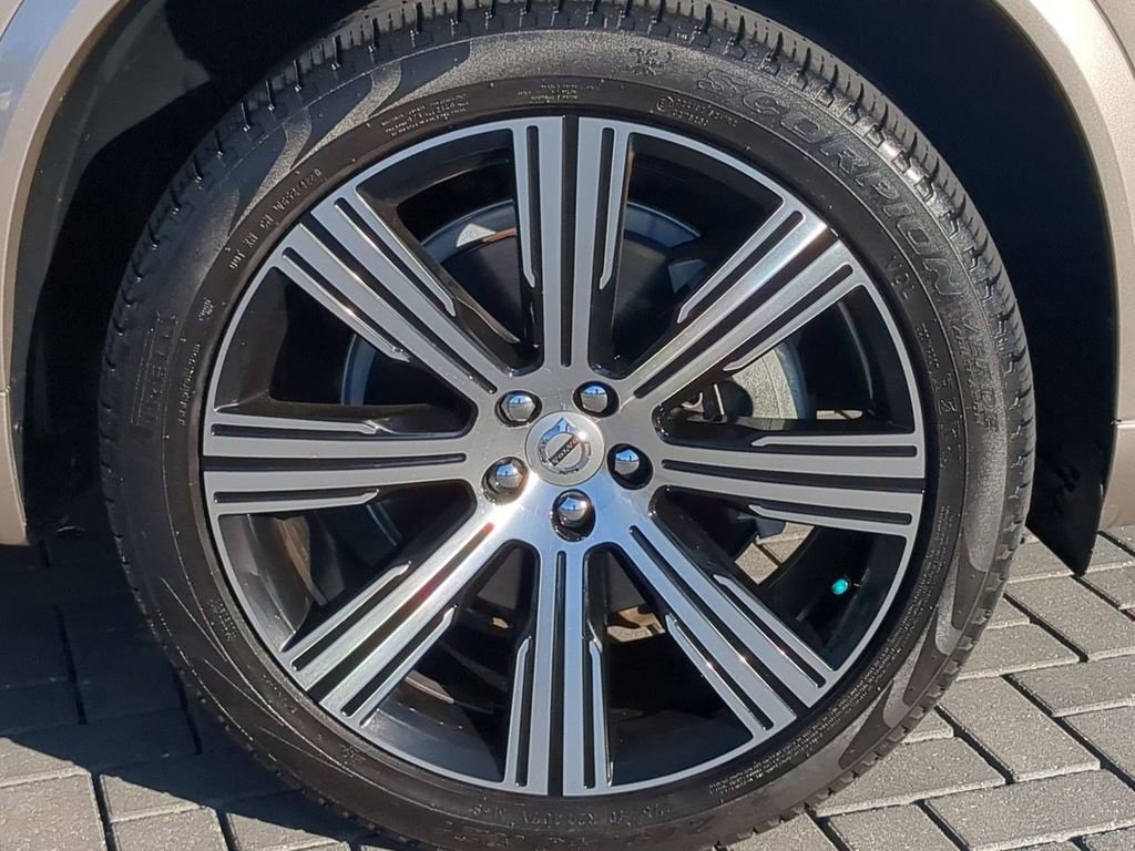 Used 2024 Volvo XC90 B6 Ultimate image 12