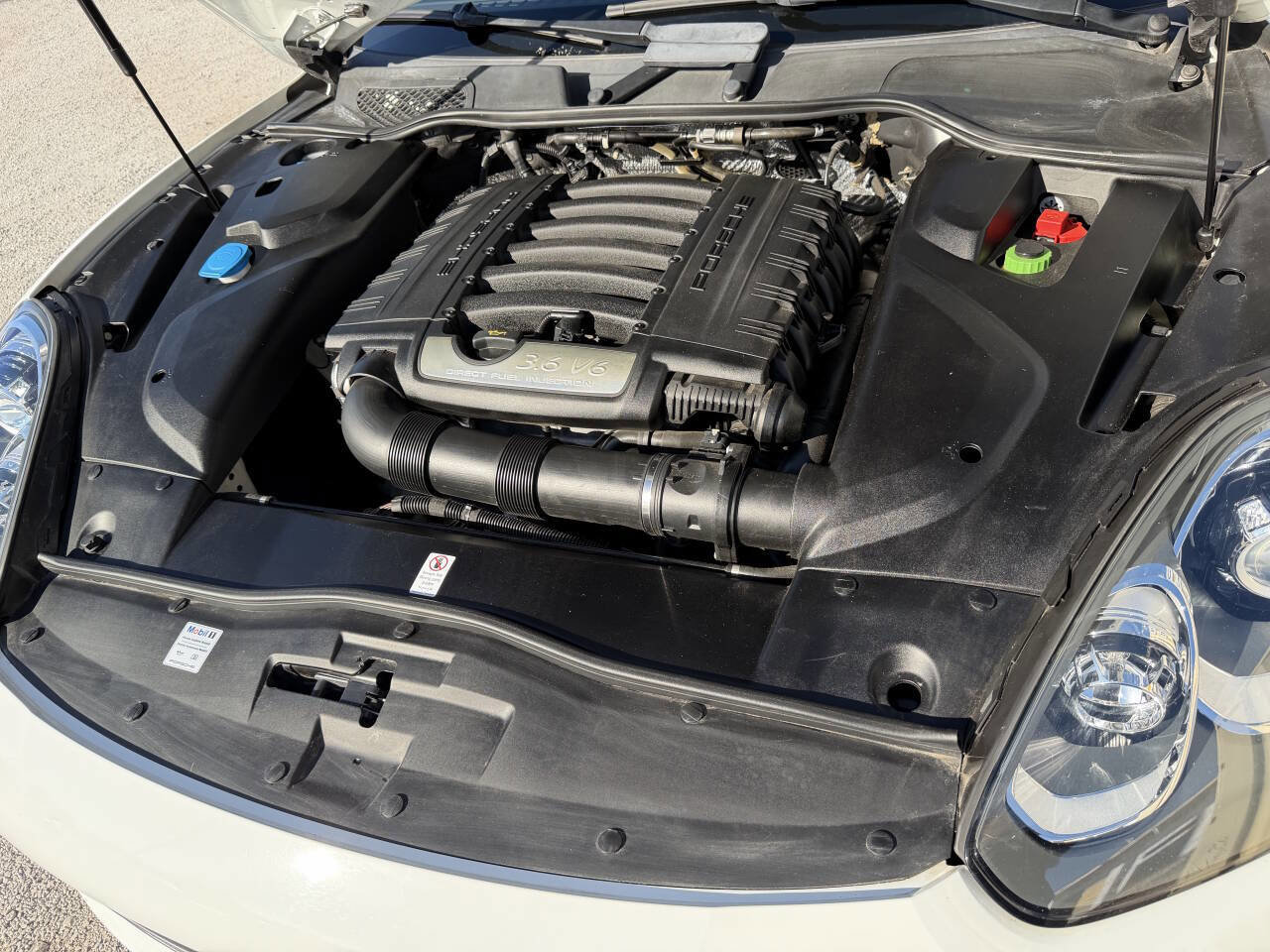 Used 2017 Porsche Cayenne Platinum Edition image 20