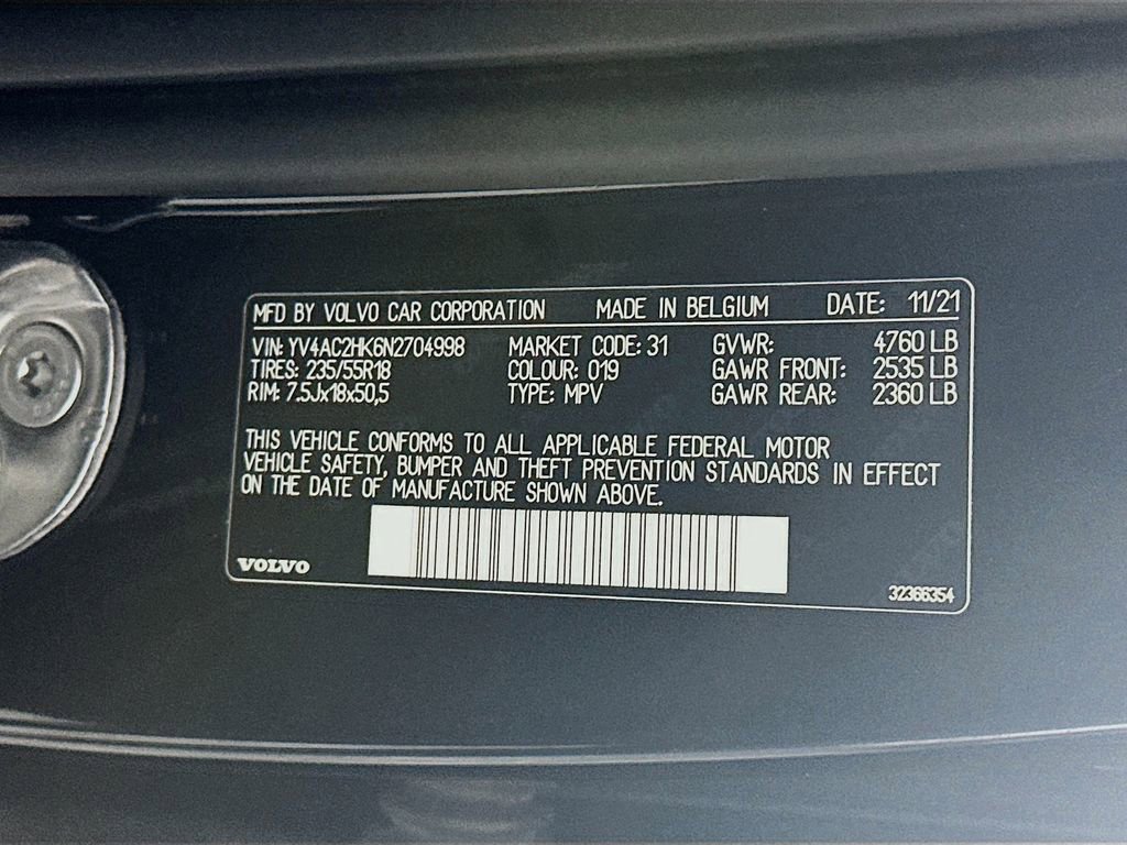 Used 2022 Volvo XC40 T4 Momentum image 35