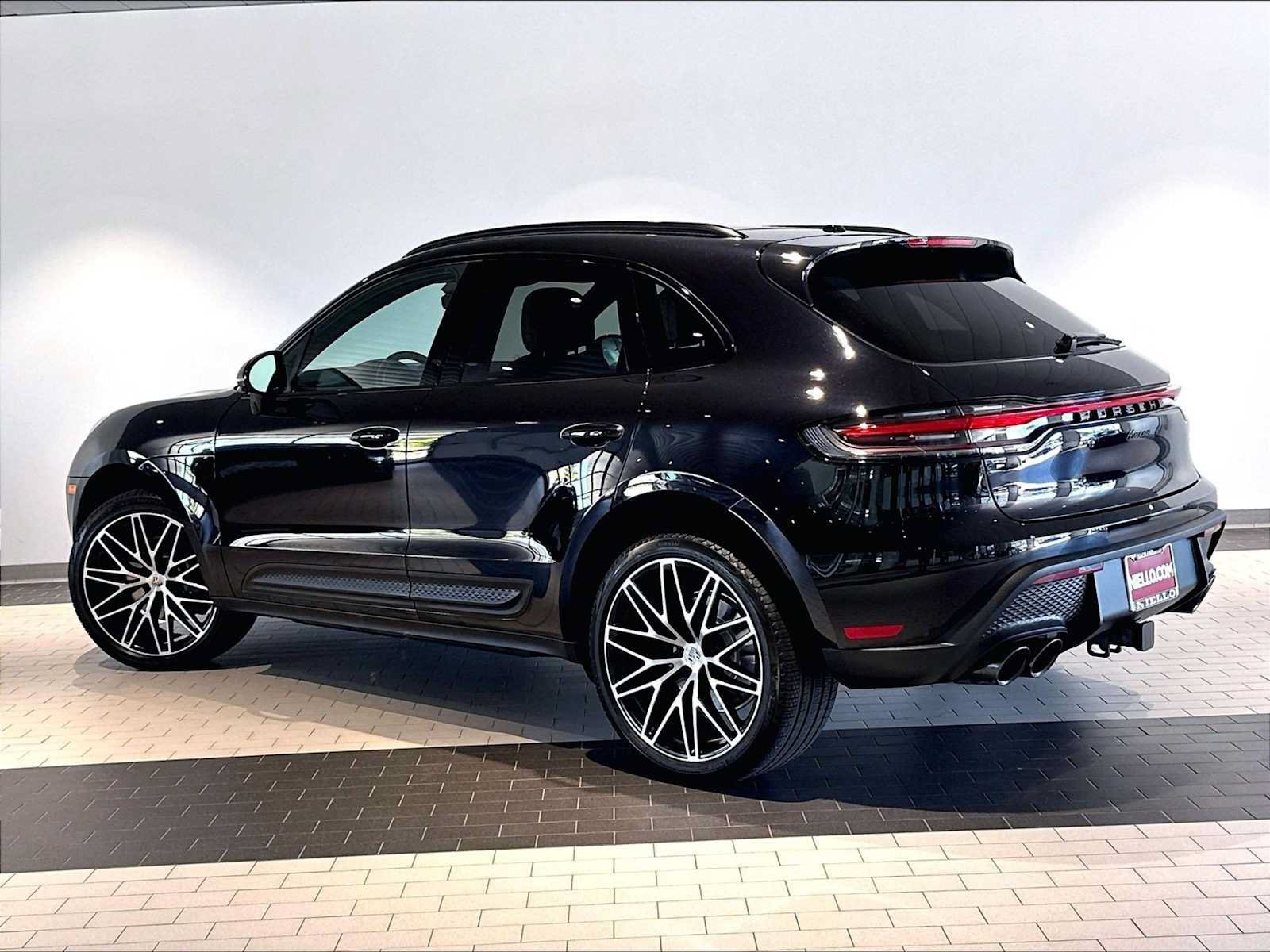 Used 2026 Porsche Macan AWD/4WD image 3