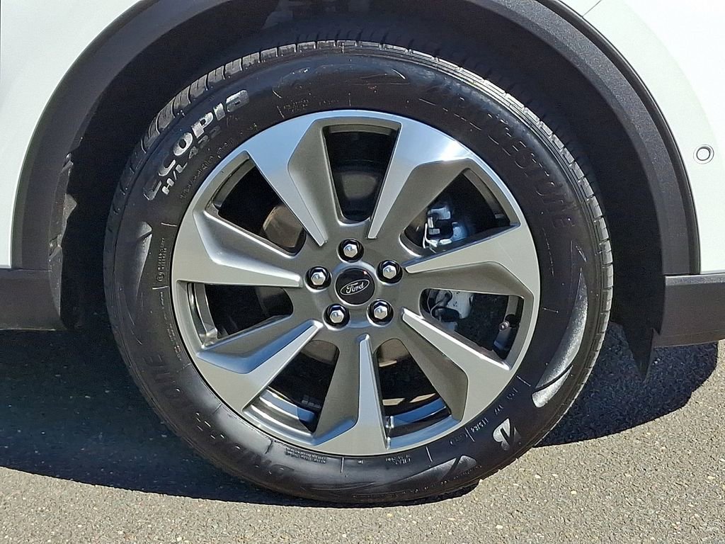 Certified 2024 Ford Escape Platinum w/ Premium Technology Package AWD/4WD image 8