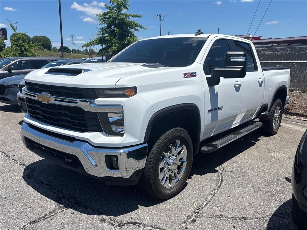 Used 2024 Chevrolet Silverado 2500 LT w/ Convenience Package AWD/4WD image 2
