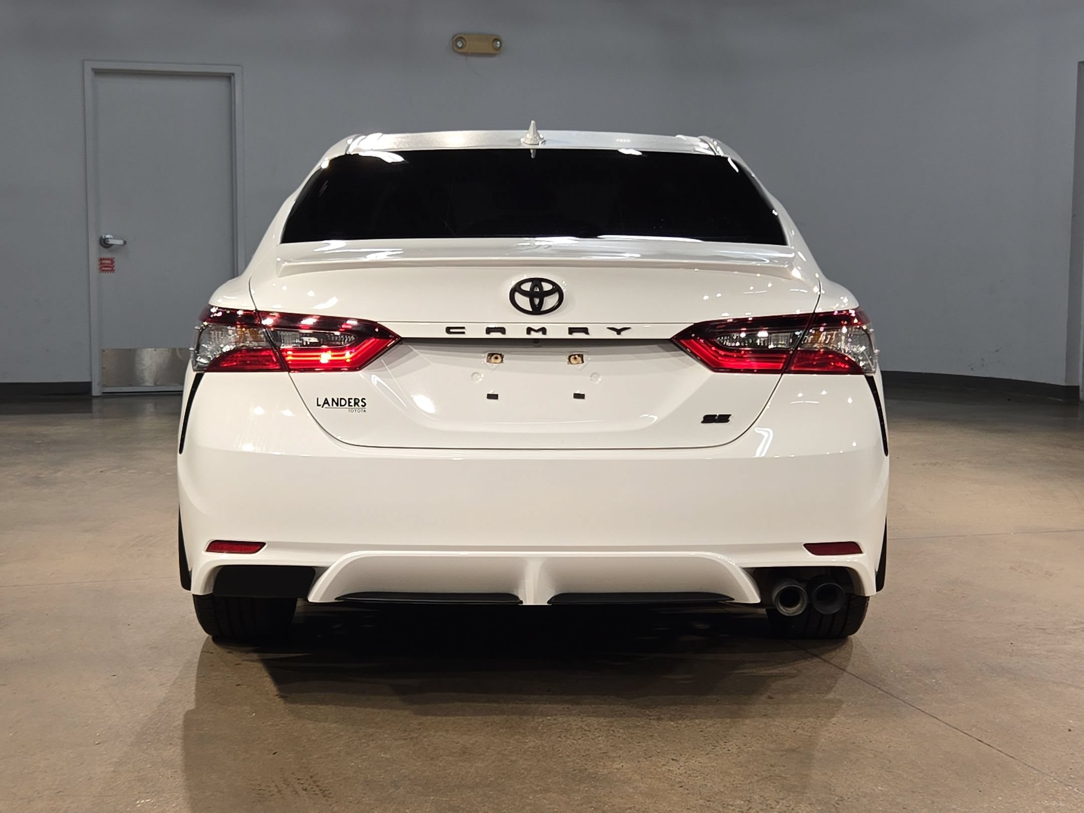 Used 2023 Toyota Camry SE FWD image 6