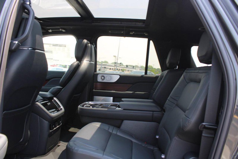 Certified 2023 Lincoln Navigator L Reserve image 10
