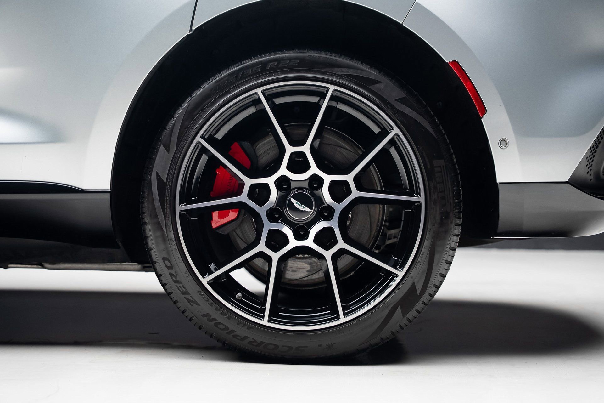 Used 2022 Aston Martin DBX image 21