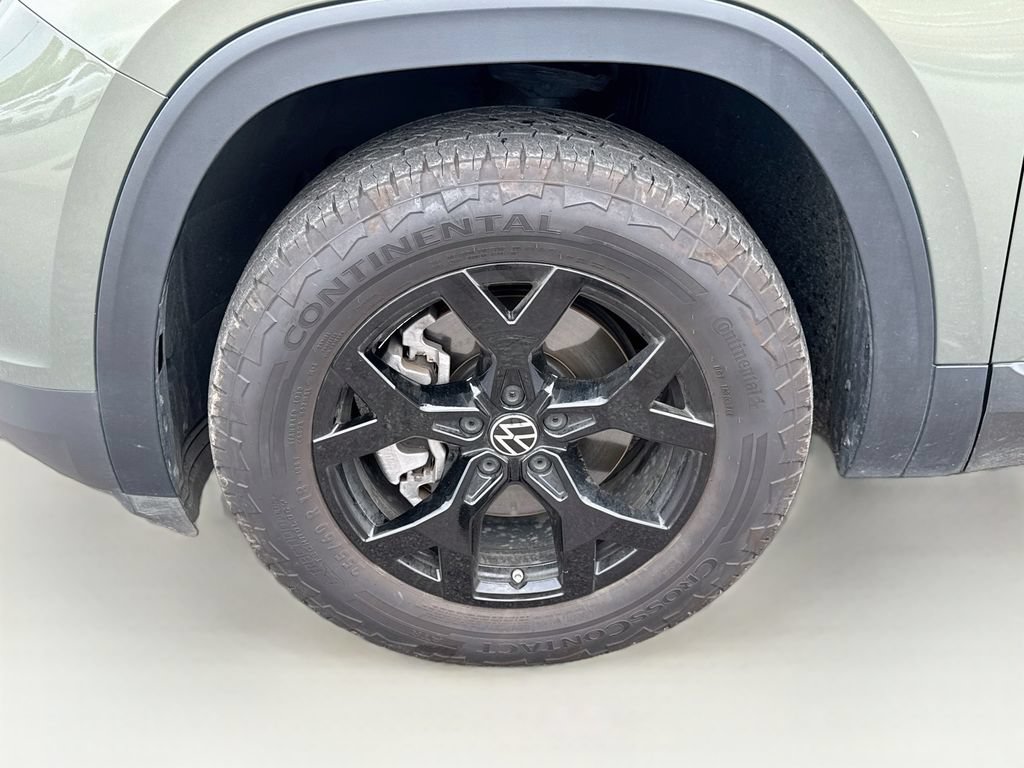 Used 2025 Volkswagen Atlas Peak Edition SE AWD/4WD image 34