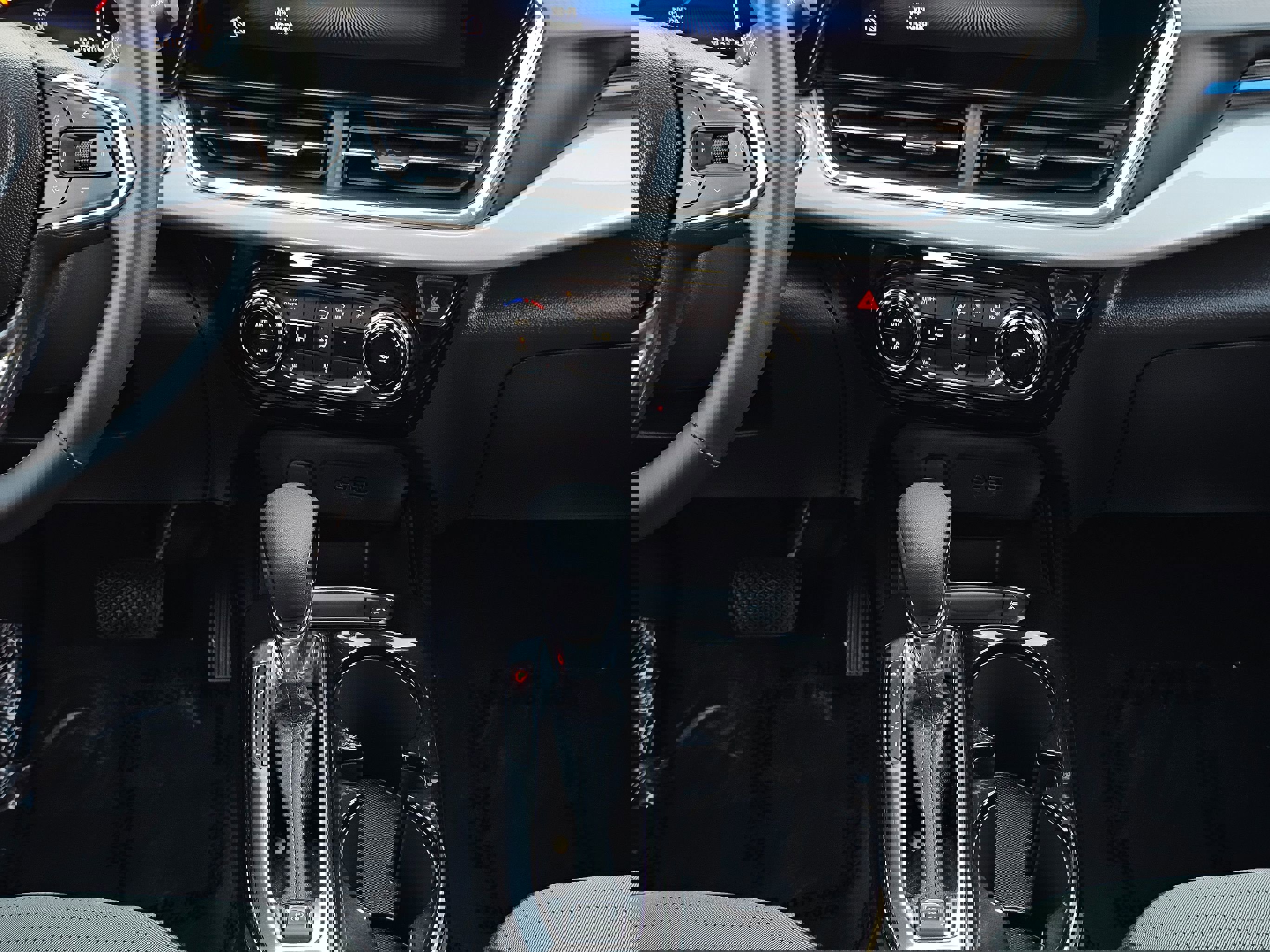 Used 2025 Chevrolet Trax LT w/ LT Convenience Package image 27