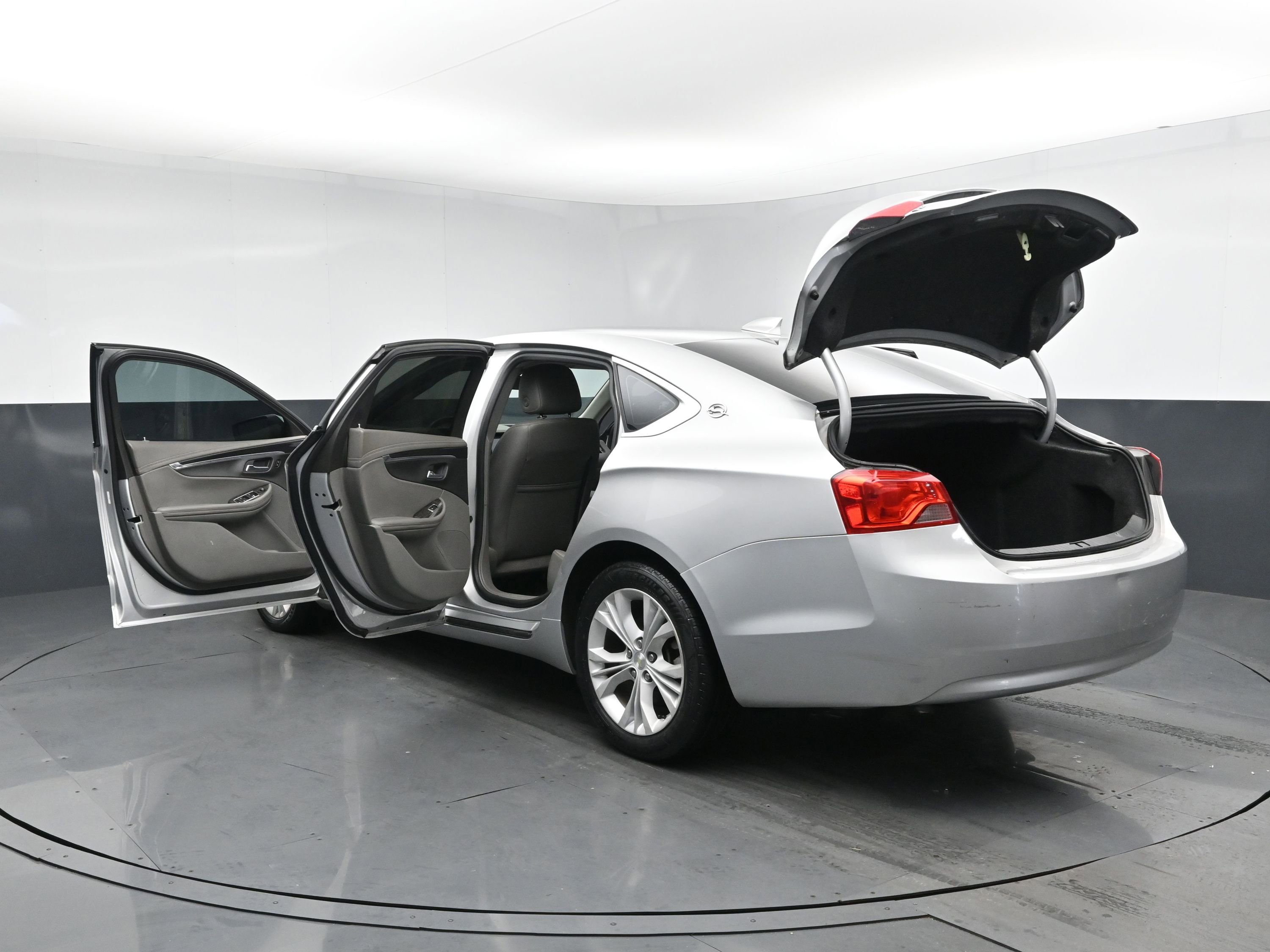 Used 2015 Chevrolet Impala LT image 28