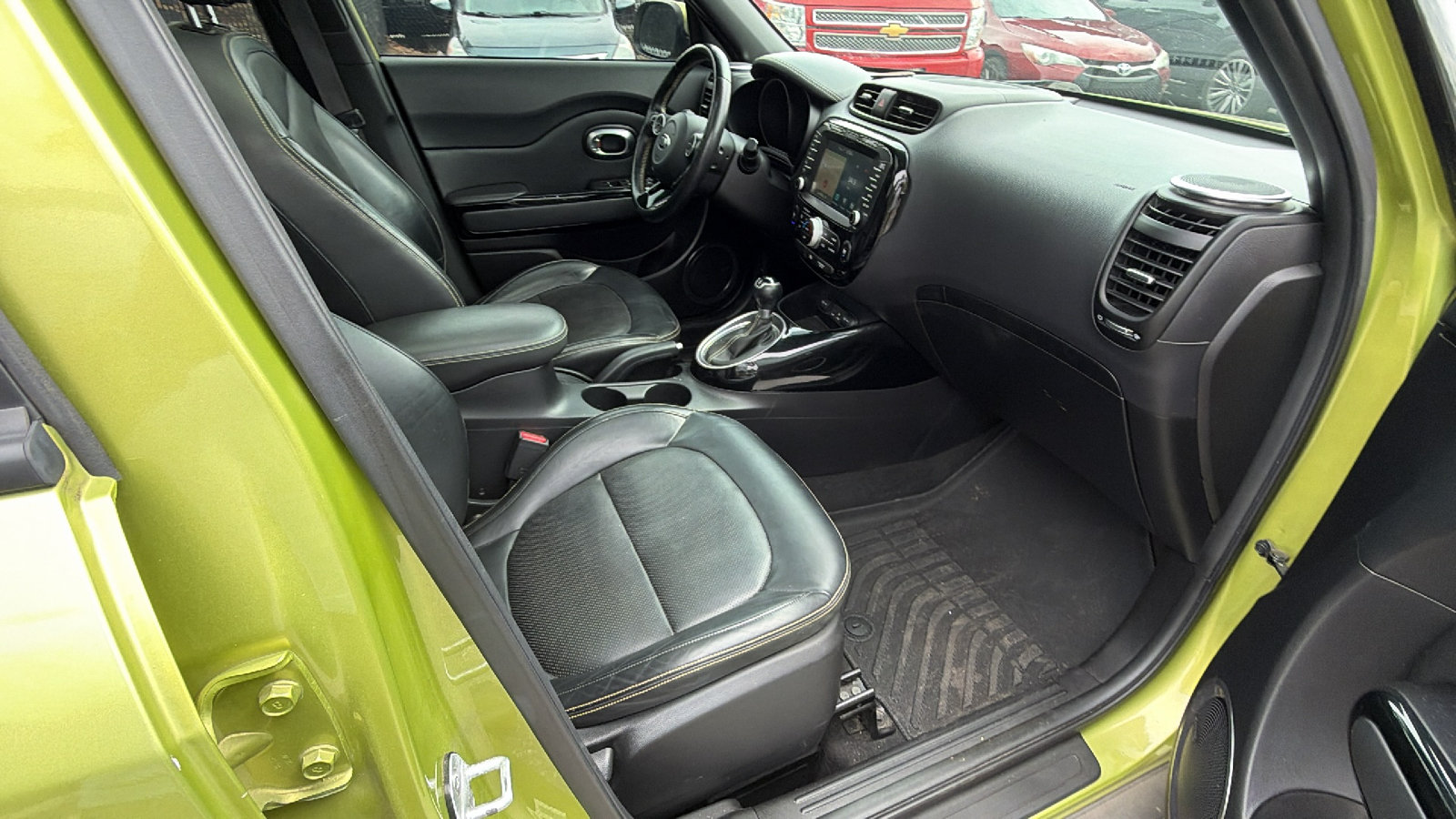 Used 2014 Kia Soul + w/ Primo Package FWD image 19