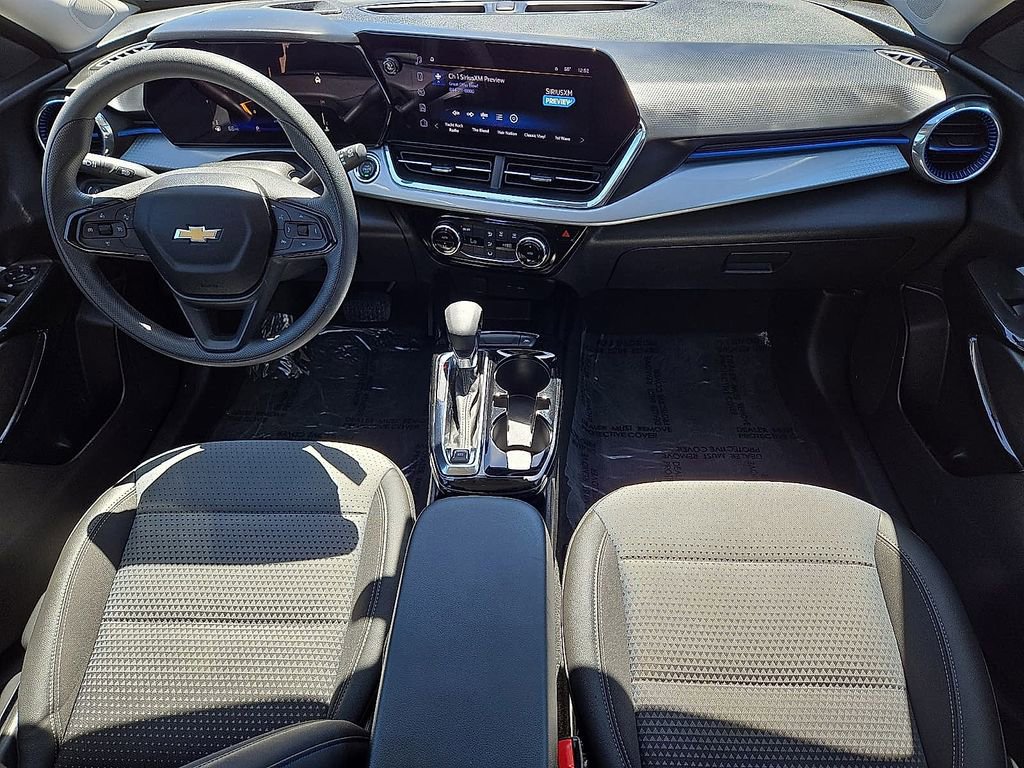 Used 2025 Chevrolet Trax LT FWD image 16