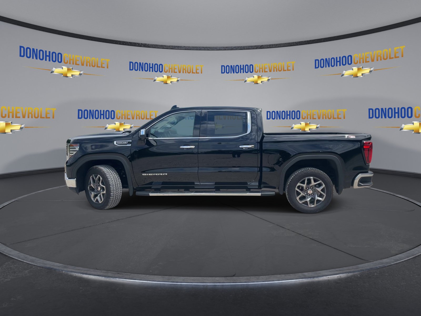 Used 2026 GMC Sierra 1500 SLT w/ SLT Premium Plus Package AWD/4WD image 5