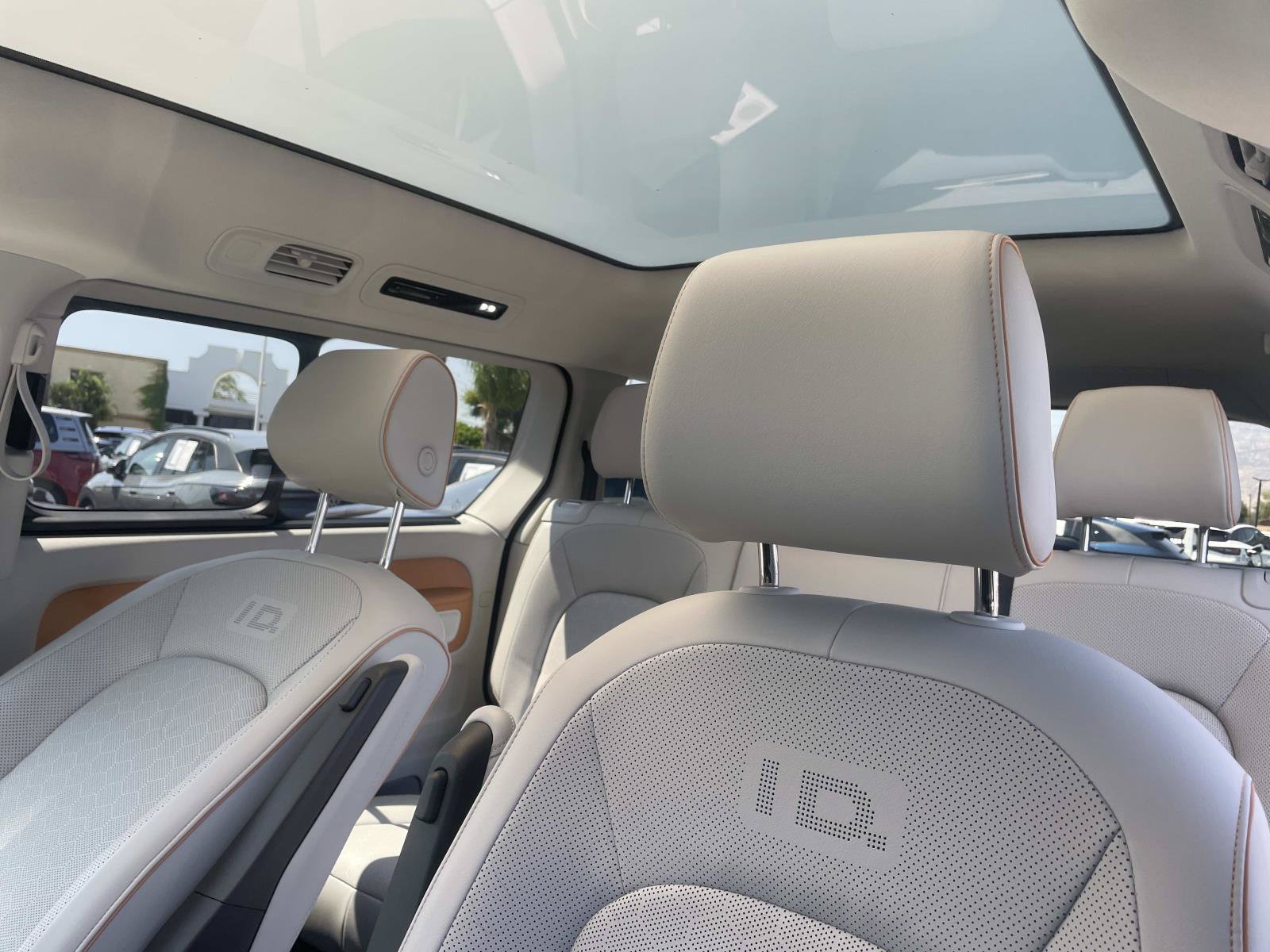 Certified 2025 Volkswagen ID. Buzz 1st Edition RWD image 25