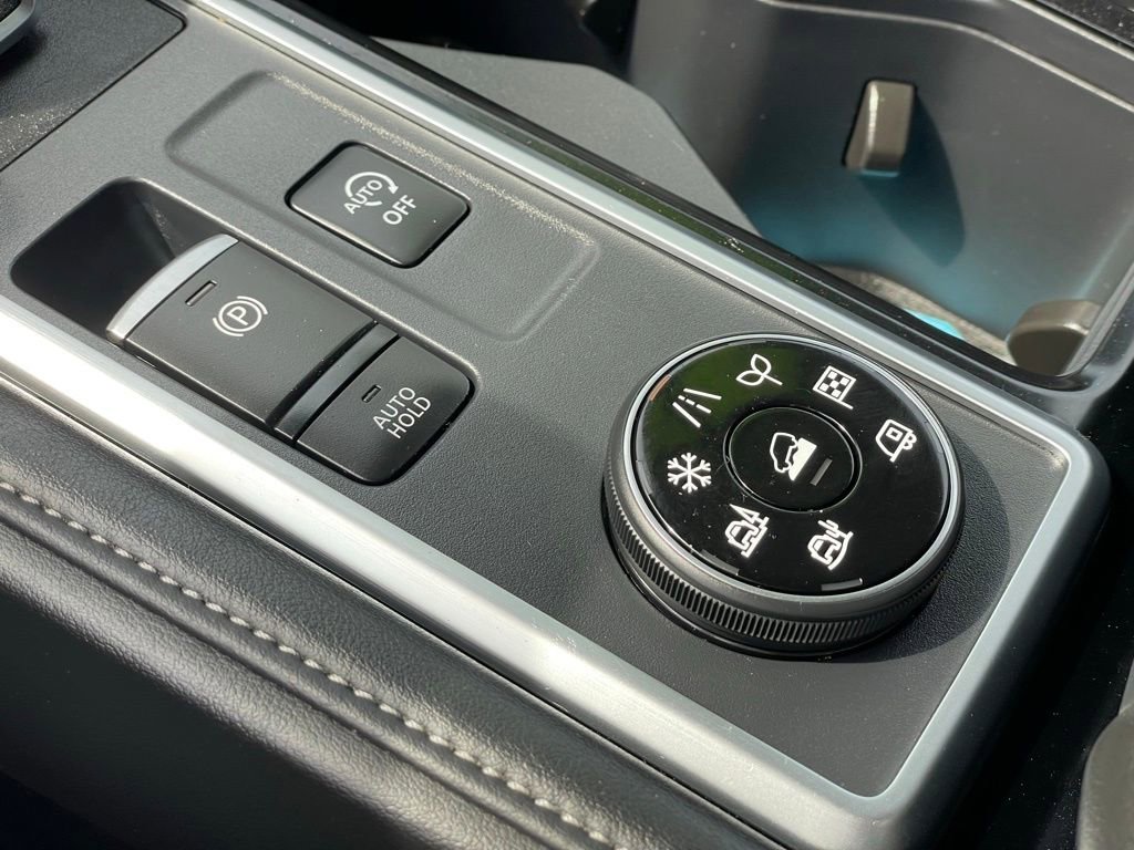 Certified 2025 Nissan Pathfinder SL image 31