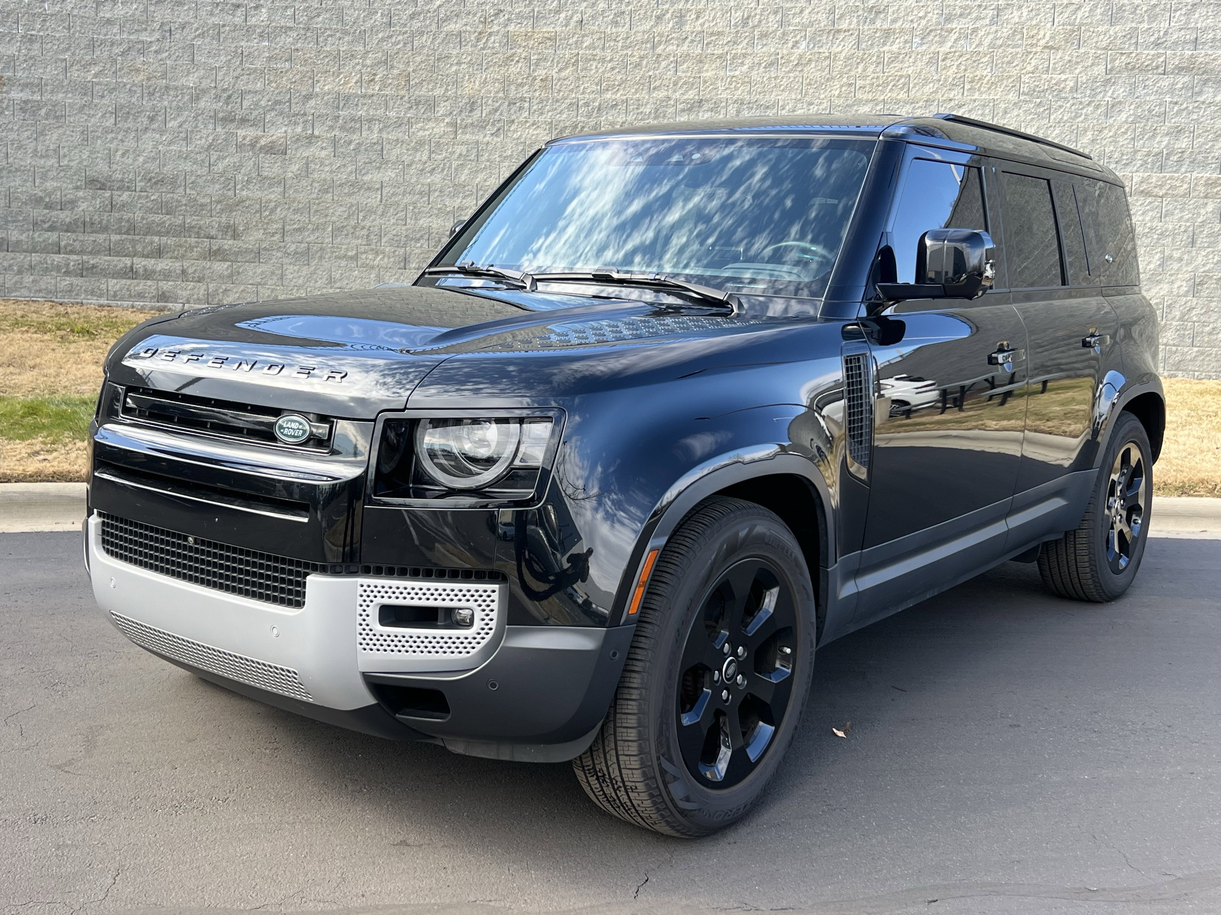 Used 2023 Land Rover Defender 110 S image 2